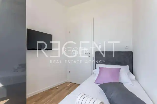 Split, Žnjan - Luksuzan dvosoban penthouse 70 m2 sa terasom