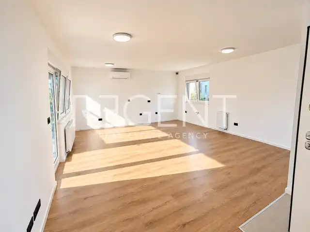 Fotografija oglasa: Četverosoban i veći · 99,3 m²