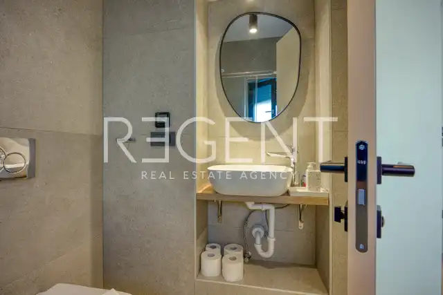 Kuća 230 m² — grijani bazen, krovna terasa, Poreč