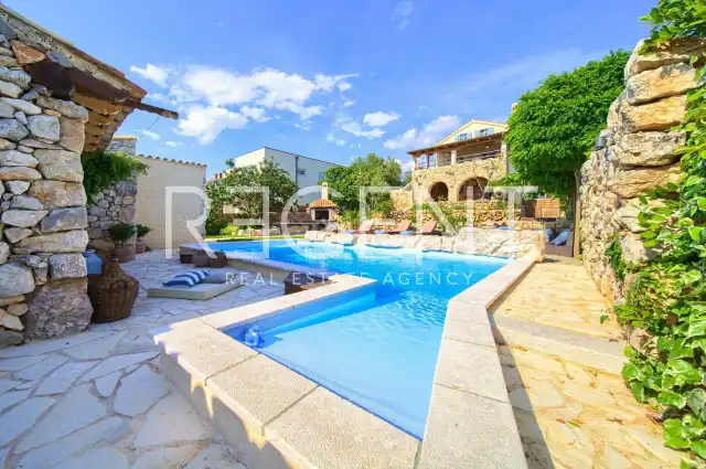 Krk, Malinska - Semi-detached villa with pool and sea view