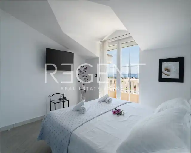 Split, Kaštela - Villa mit Pool und Meerblick 333 m2