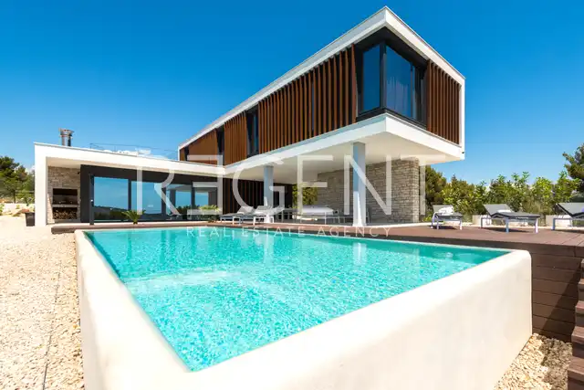 Primošten - Villa mit Pool und Meerblick
