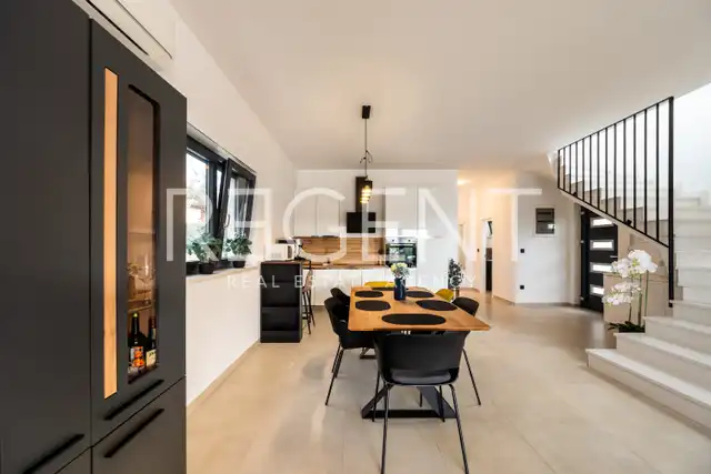 Poreč, okolica - vila 140m² s bazenom i jacuzzijem, useljiva