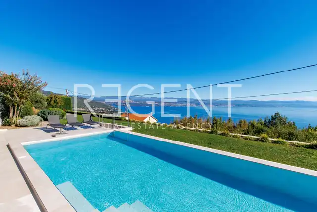 Stan 130 m², pogled na more, terasa i bazen – Opatija, Lovran