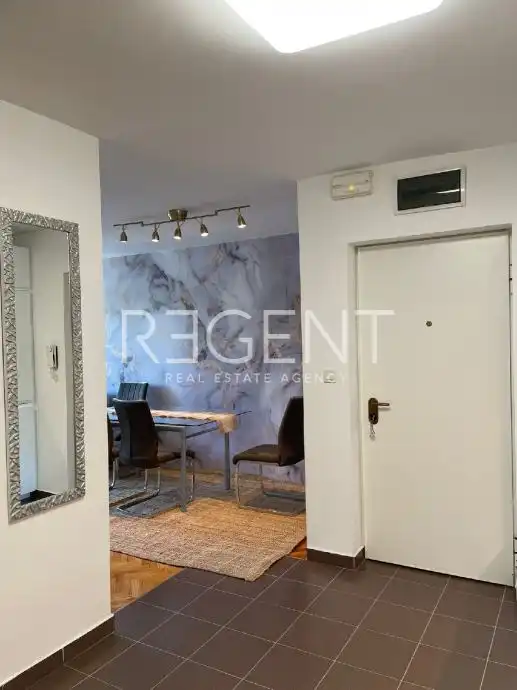 Split, Skalice - Dvosoban stan s loggiom 60 m2