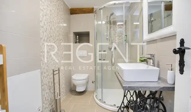 Šibenik, centrum – zrekonstruovaný kamenný dům se třemi apartmány