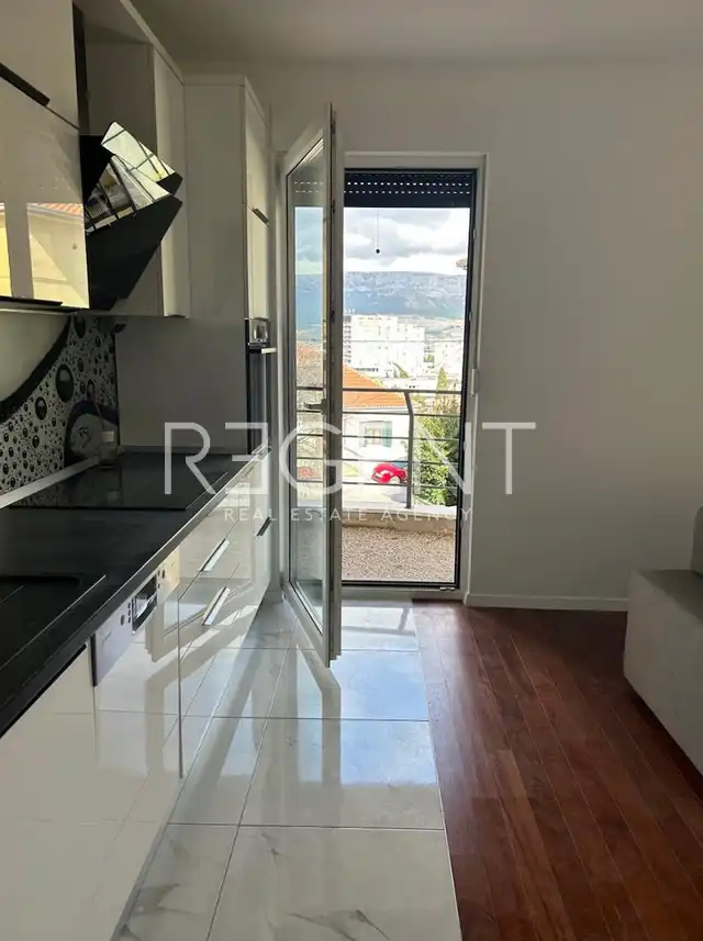 Split, Marjan - Trojizbový byt so záhradou 112 m2