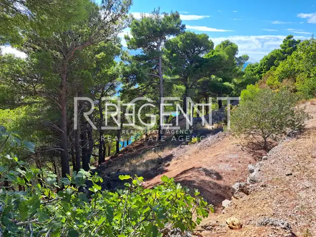 Omiš, Marušići - Exkluzívny pozemok v prvom rade pri mori, 4100m2