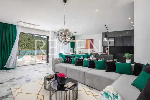 Rogoznica – Luxusní vila 200 m2 u moře