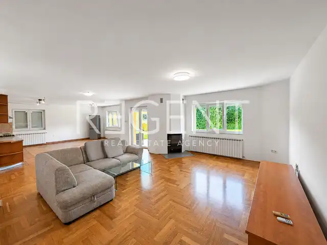 Dům 275 m² k pronájmu, Jazbina — zahrada, 2 garáže