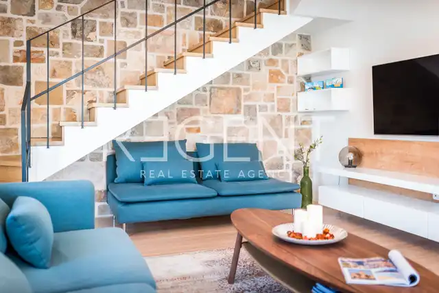 Brač, Milna - Moderní vila v první řadě u moře, 264 m2