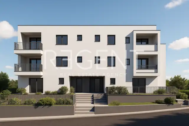 Split, Podstrana - Three-room apartment with a garden