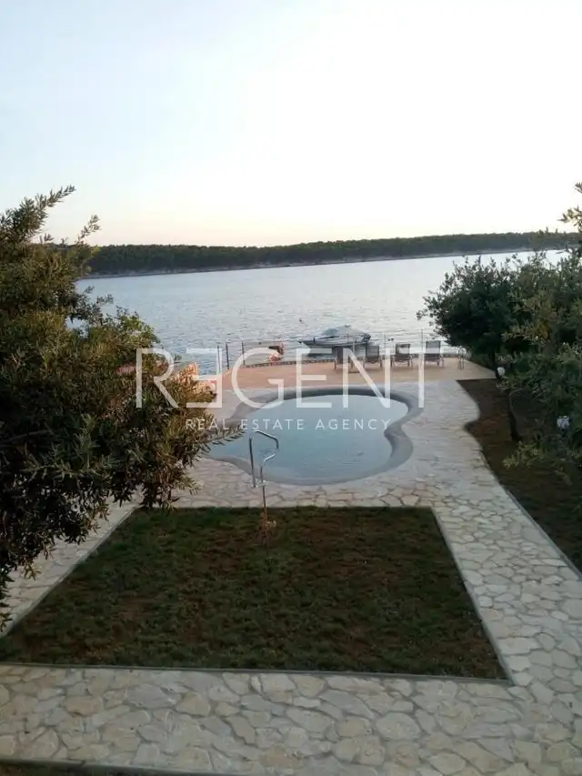 Wyspa Rab – Piękna willa z basenem 200 m2