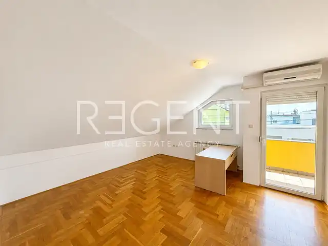 Dům 275 m² k pronájmu, Jazbina — zahrada, 2 garáže