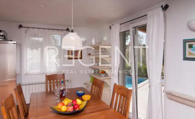 Brač, Mirca - Vila s bazénom pri mori 330m2