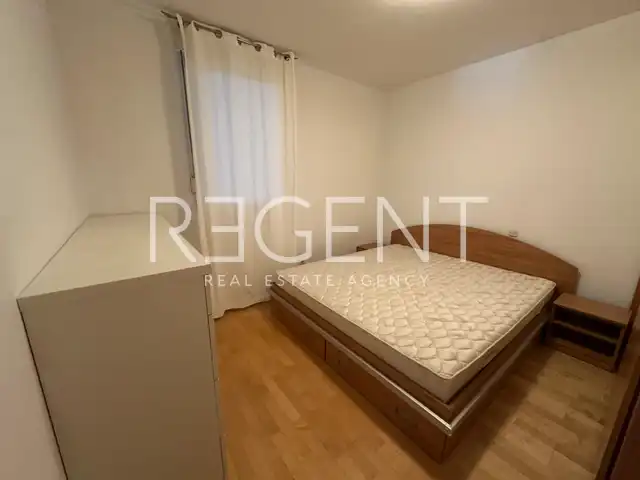 Split, Žnjan - Appartement de quatre pièces avec loggia
