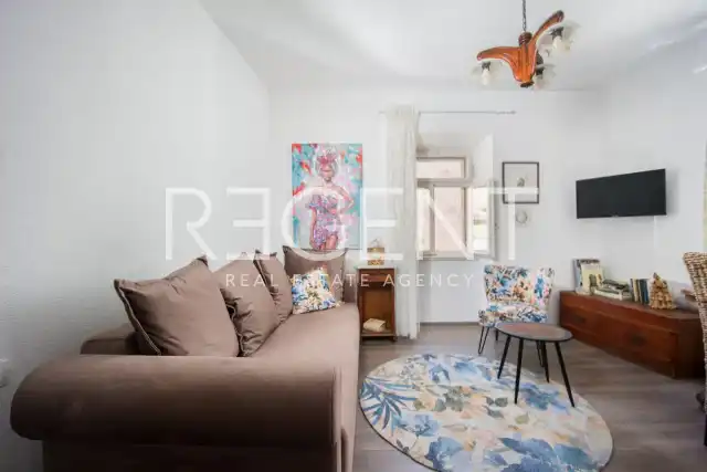 Trogir, centar- Kamena kuća 174 m2