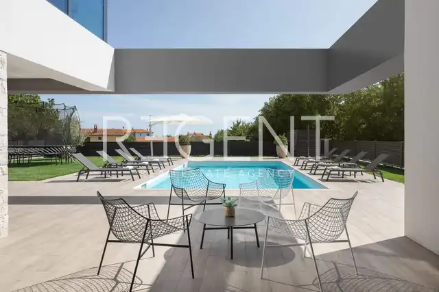 Istrie, Ližnjan - luxusní vila s privátním bazénem 400m2