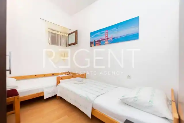 Šibenik, Rogoznica - Dům se šesti apartmány