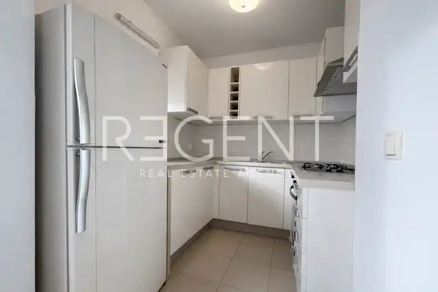 Zagreb, Folnegovićevo naselje - three-room apartment with a parking space