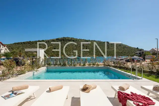 Rogoznica – Luxusní vila 200 m2 u moře