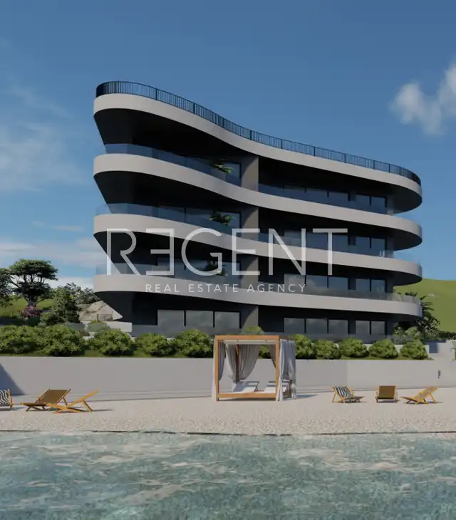Trogir, Seget Donji - Dvoupokojový byt v první řadě u moře 78m2