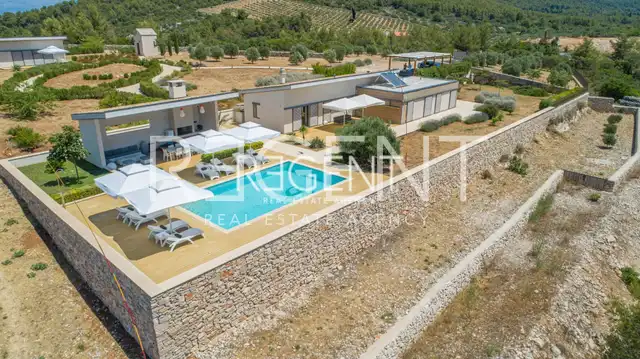 Hvar, Ivan Dolac - statek v srdci ostrova 140 000m2