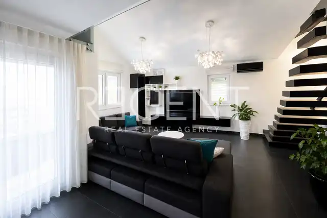 Trogir – Mezonetový penthouse 234 m², výhľad na more, garáž