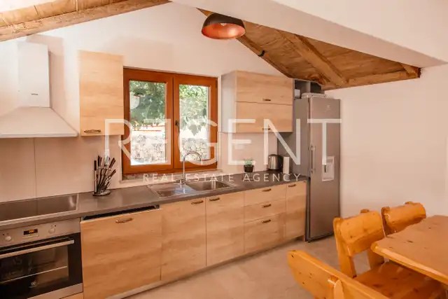 Imotski, Proložac - Modern eingerichtete Villa 277 m2 auf einem Grundstück von 1360 m2 in ruhiger Umgebung