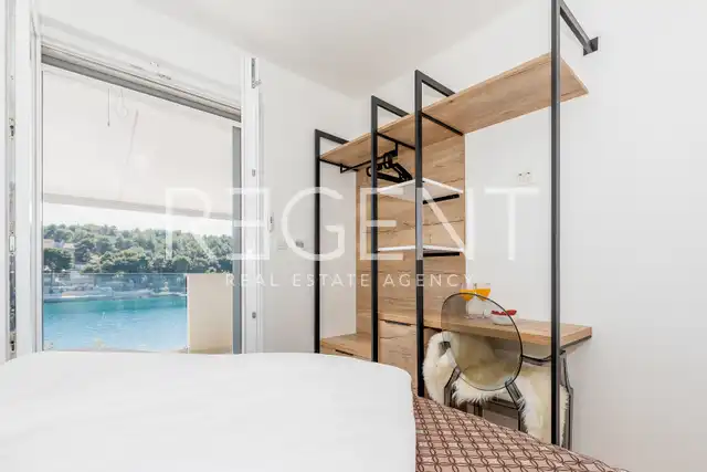 Brač, Milna - Moderní vila v první řadě u moře, 264 m2