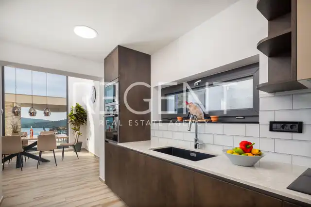 Šibenik, Žaborić - Moderna novoizgrađena vila s bazenom 380 m2
