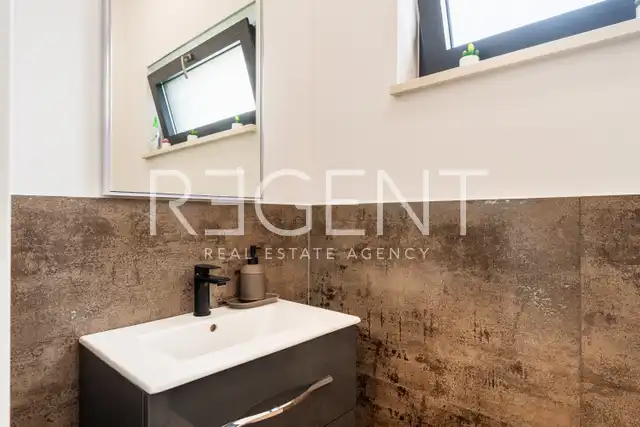 Poreč, okolica - vila 140m² s bazenom i jacuzzijem, useljiva