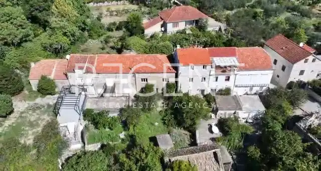 Pelješac, Orebić - Autentický kamenný dom na rekonštrukciu