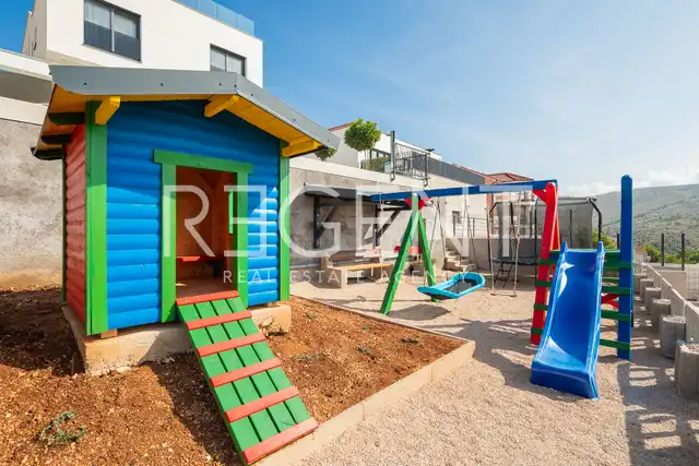 Šibenik, Žaborić - Moderna novoizgrađena vila s bazenom 380 m2