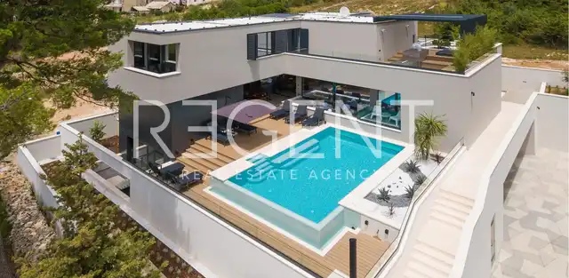 Zadar – Moderní vila obklopená zelení s výhledem na moře