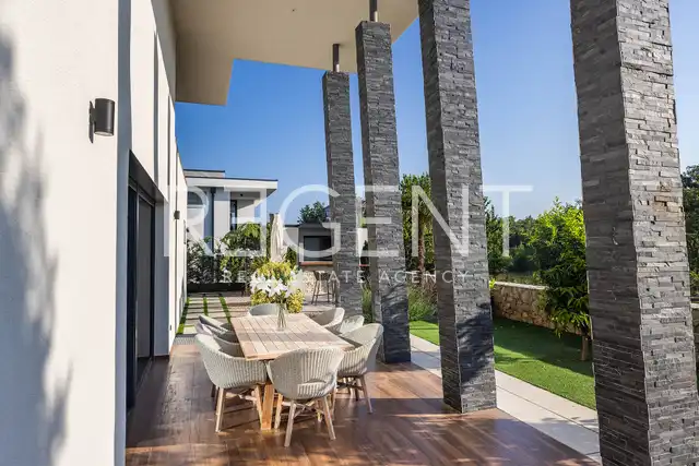 Krk, Linardići - Villa di lusso con vista mare, piscina a sfioro e sauna 350m2