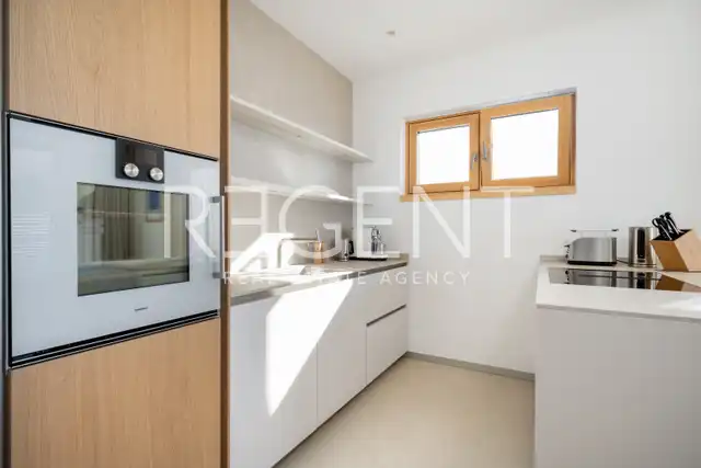 Split, Žnjan - Luxurious two-bedroom apartment with an open sea view