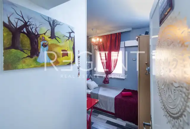 Split, Bačvice - Trosoban stan sa loggiom