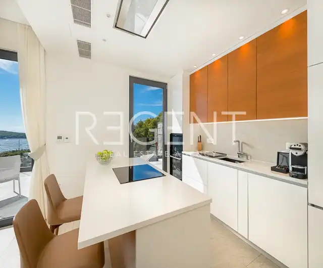Hvar – Moderná vila s výhľadom na more 195 m2