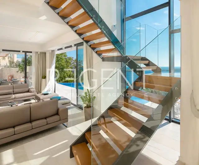 Hvar – Moderná vila s výhľadom na more 195 m2