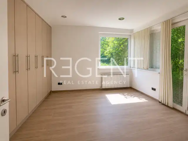 Hala 1 100 m² na prenájom, Buzin – kancelárske priestory, parkovisko