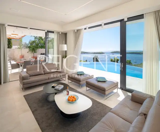Hvar – Moderná vila s výhľadom na more 195 m2