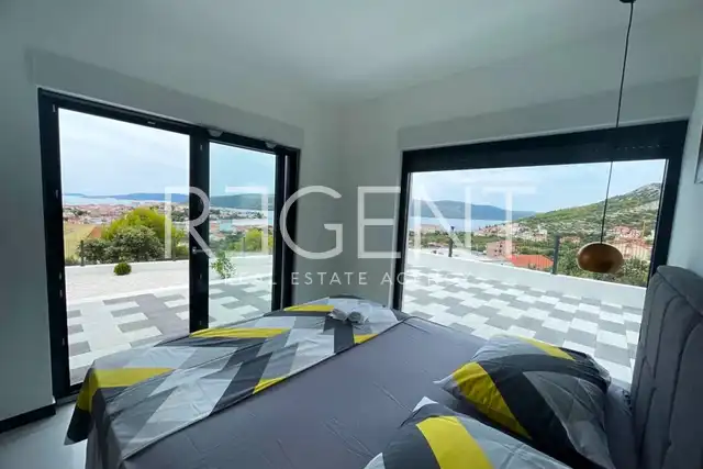 Trogir - Nově postavená vila s výhledem na moře