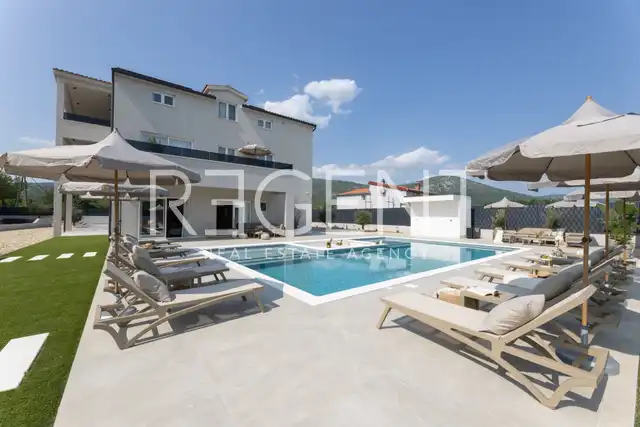 Trogir, Seget - Modern villa with heated pool and sea view