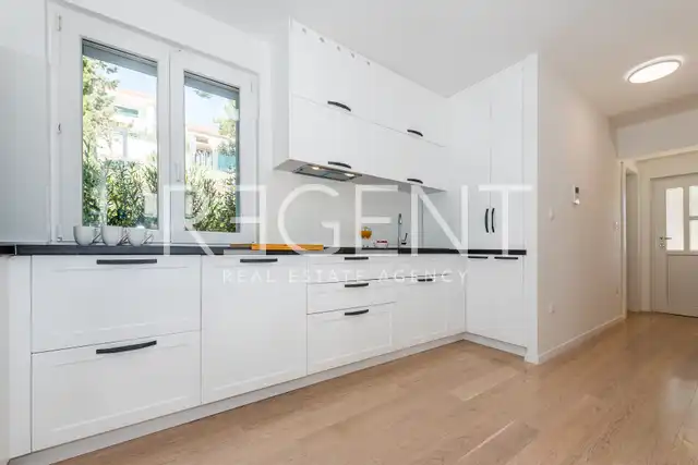 Brač, Milna - Moderní vila v první řadě u moře, 264 m2