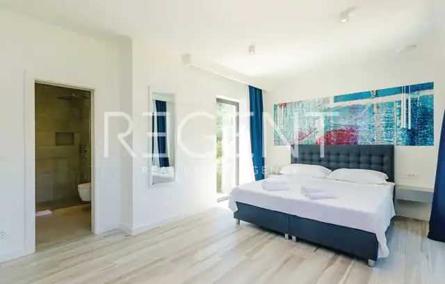 Dubrovnik, Zaton – Villa blanche moderne en bord de mer avec terrain supplémentaire