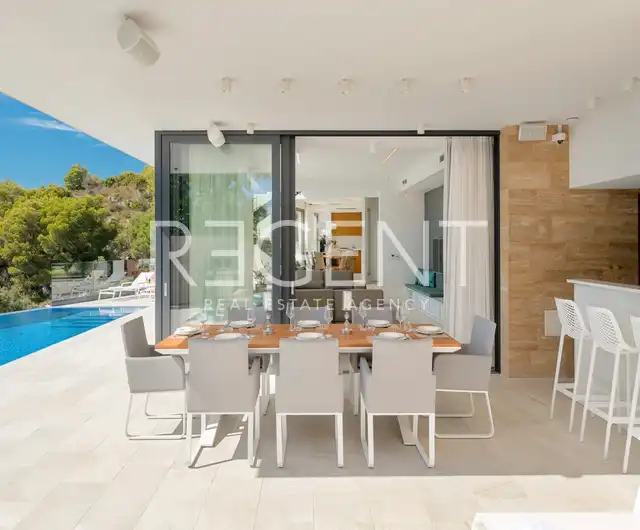 Hvar – Moderná vila s výhľadom na more 195 m2