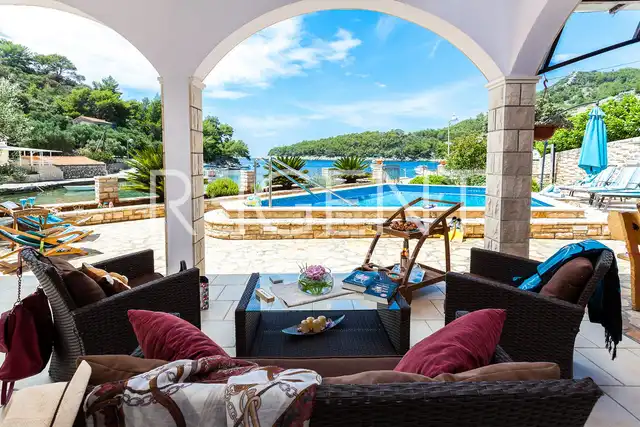 Ostrov Korčula – Okouzlující vila v zátoce s bazénem 460 m2