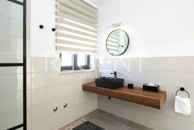 Otok Brač, Milna – Novoizgrađena luksuzna vila od 370m2 s velikim hidromasažnim bazenom