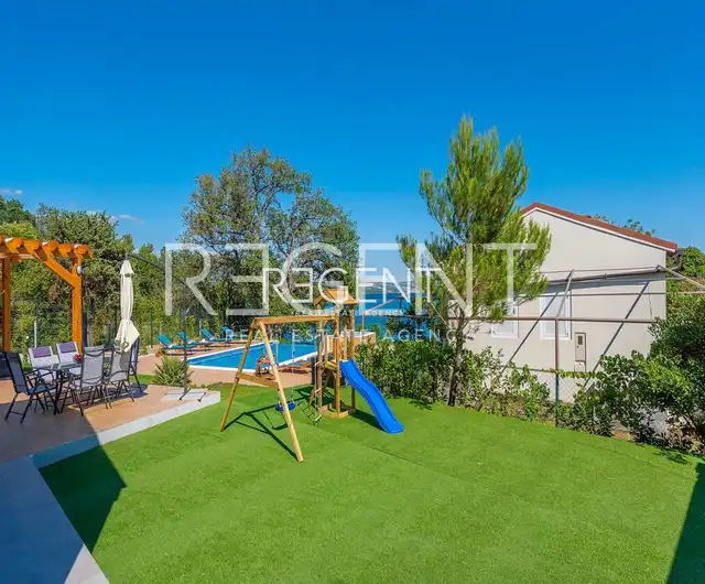 Zadar, Posedarje - Vila prvi red uz more 300 m2
